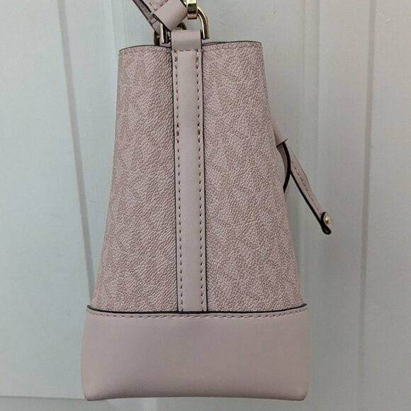 MICHAEL KORS Women's Mercer Small Logo Bucket Bag POWDER BLUSH  PINK . - Picture 6 of 14